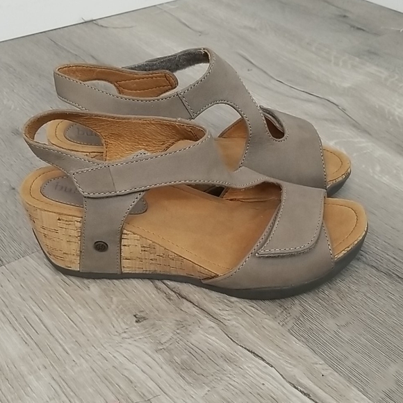 BUSSOLA 6.5 Taupe Wedge Noella Sandals - Picture 4 of 13
